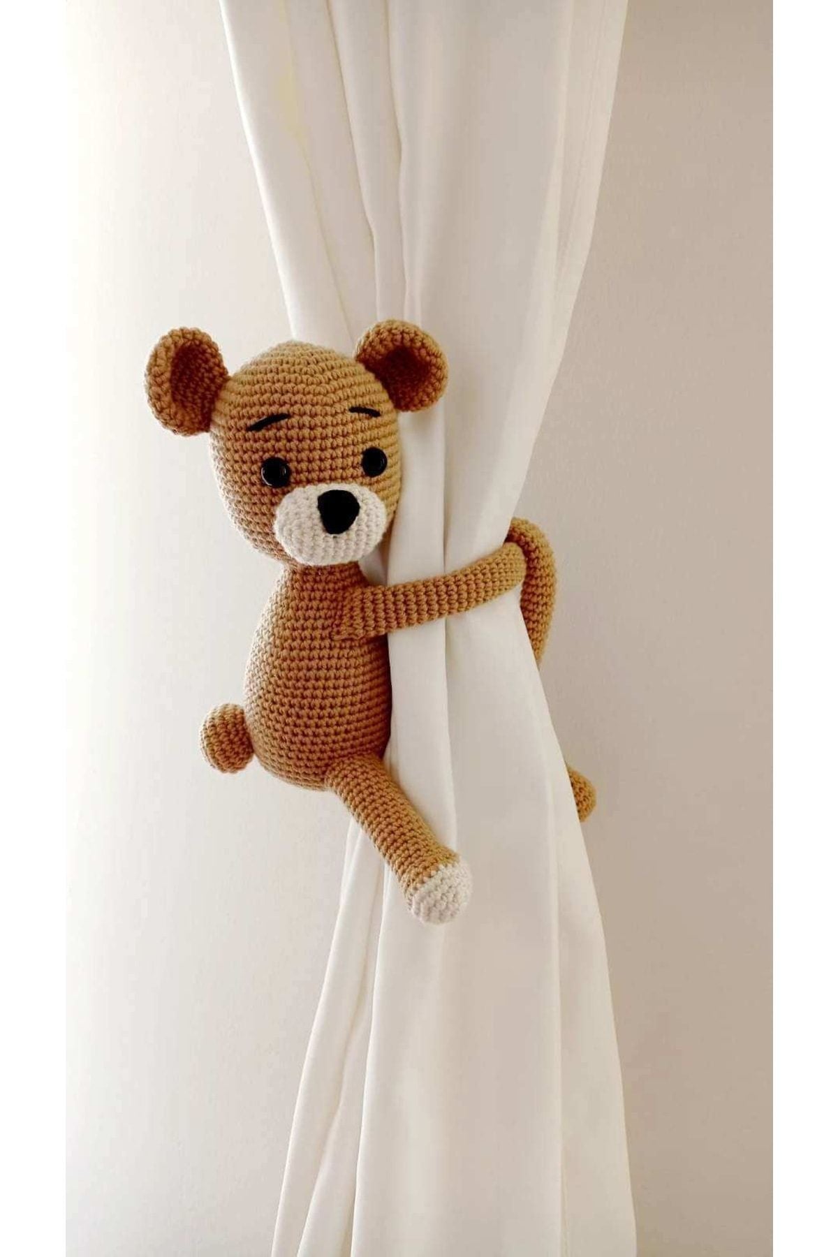 Teddybär Amigurumi Vorhang Krawatte | Bär Amigurumi Vorhanghalter, Amigurumi Bär, Häkelvorhanghalter, Kinderspielzeug, Bär gehäkelt, Teddyspielzeug